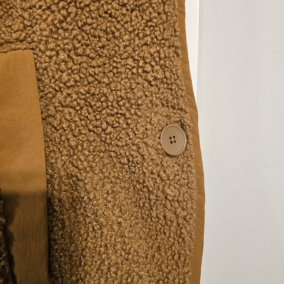 Free Assembly Poncho - Picture 5 of 6